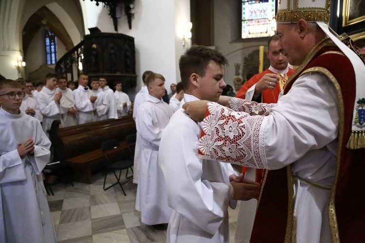 Wręczenie krzyży ceremoniarza