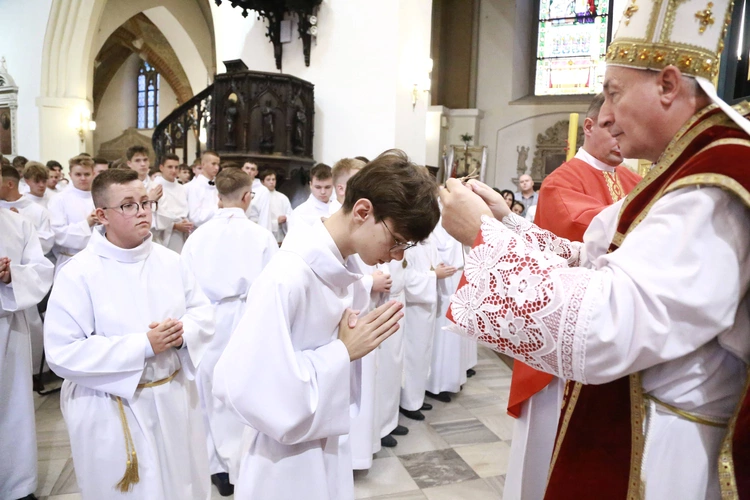 Wręczenie krzyży ceremoniarza