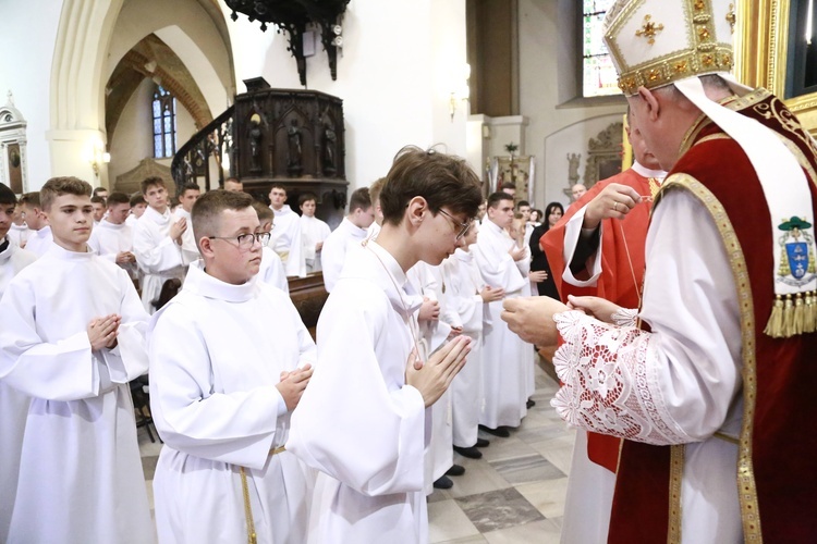 Wręczenie krzyży ceremoniarza