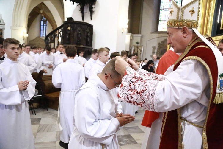 Wręczenie krzyży ceremoniarza