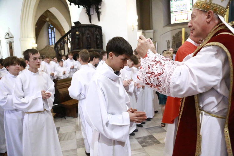 Wręczenie krzyży ceremoniarza