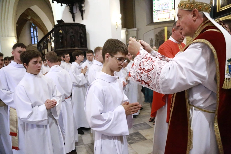 Wręczenie krzyży ceremoniarza
