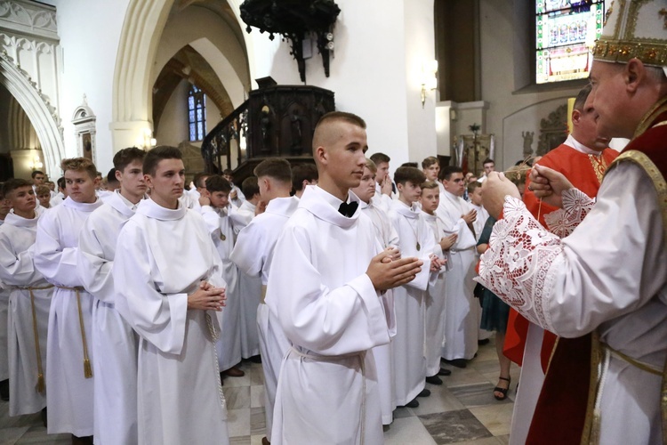 Wręczenie krzyży ceremoniarza