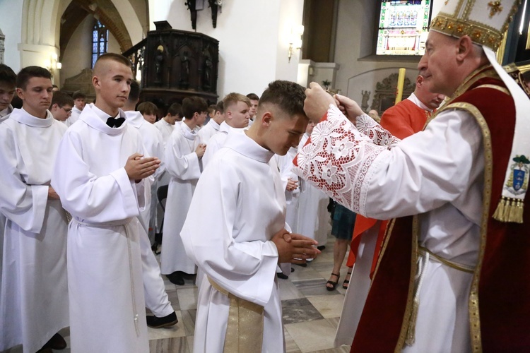 Wręczenie krzyży ceremoniarza