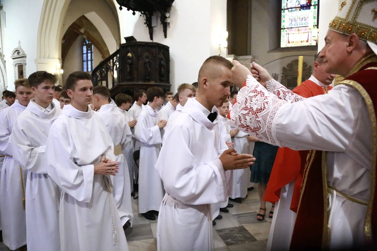 Wręczenie krzyży ceremoniarza