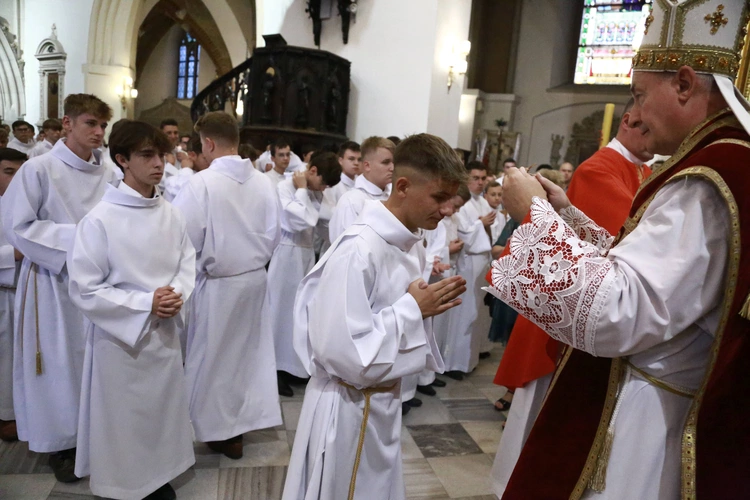 Wręczenie krzyży ceremoniarza