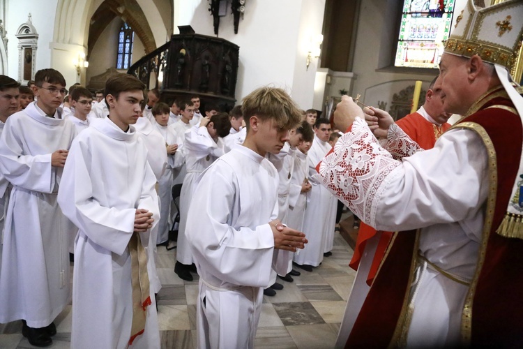 Wręczenie krzyży ceremoniarza
