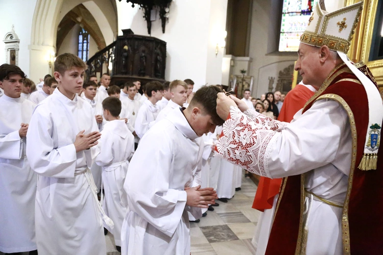 Wręczenie krzyży ceremoniarza