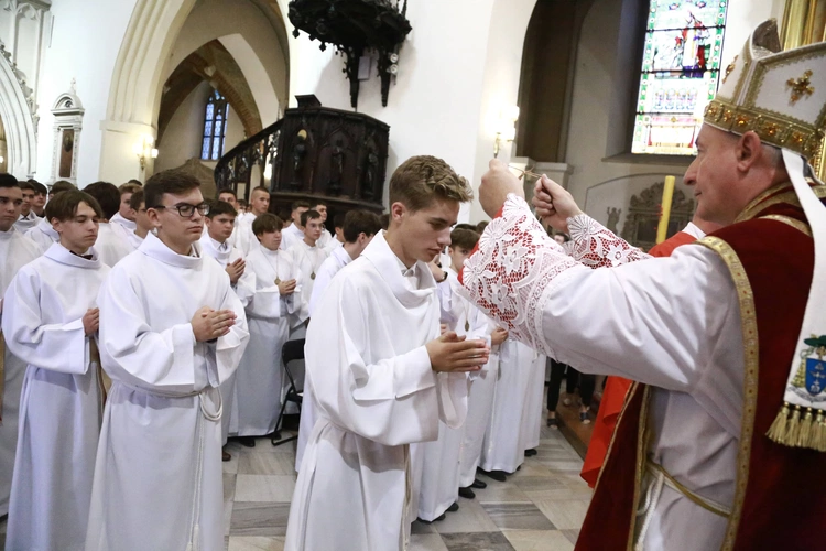 Wręczenie krzyży ceremoniarza