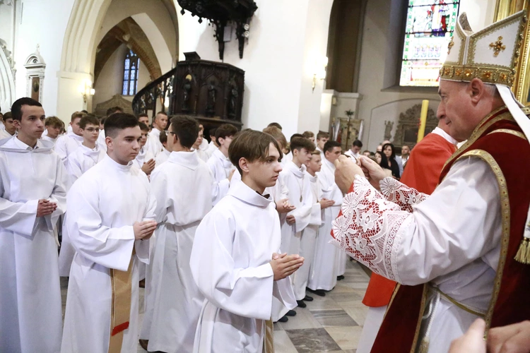 Wręczenie krzyży ceremoniarza