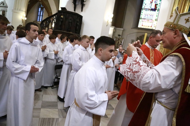 Wręczenie krzyży ceremoniarza