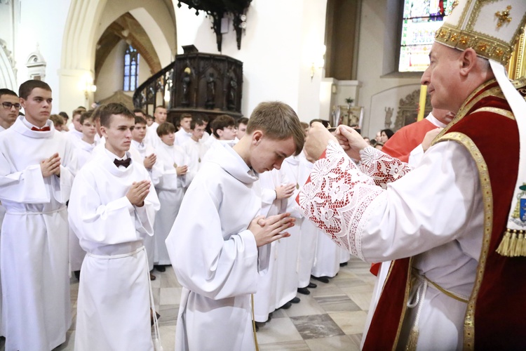 Wręczenie krzyży ceremoniarza