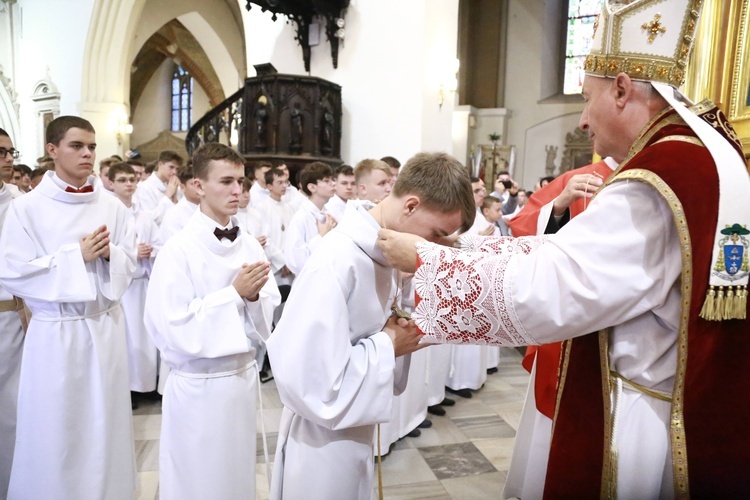 Wręczenie krzyży ceremoniarza