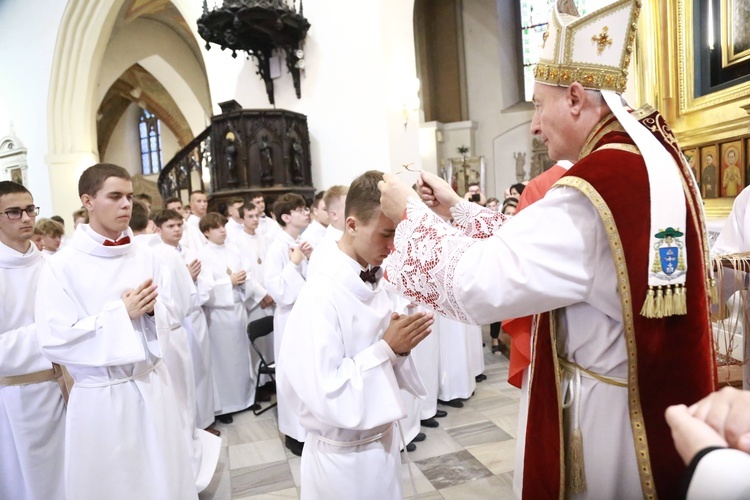 Wręczenie krzyży ceremoniarza