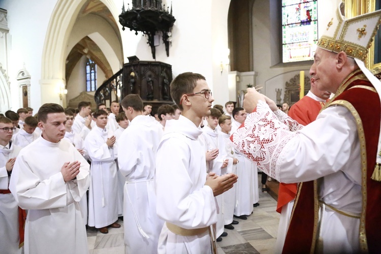 Wręczenie krzyży ceremoniarza