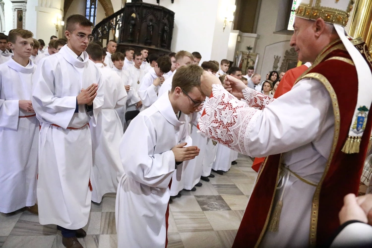 Wręczenie krzyży ceremoniarza