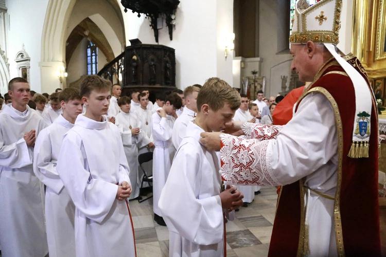 Wręczenie krzyży ceremoniarza