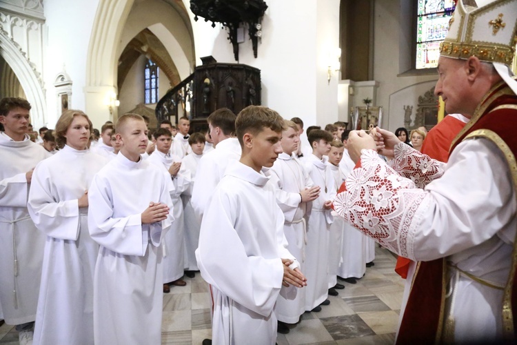 Wręczenie krzyży ceremoniarza