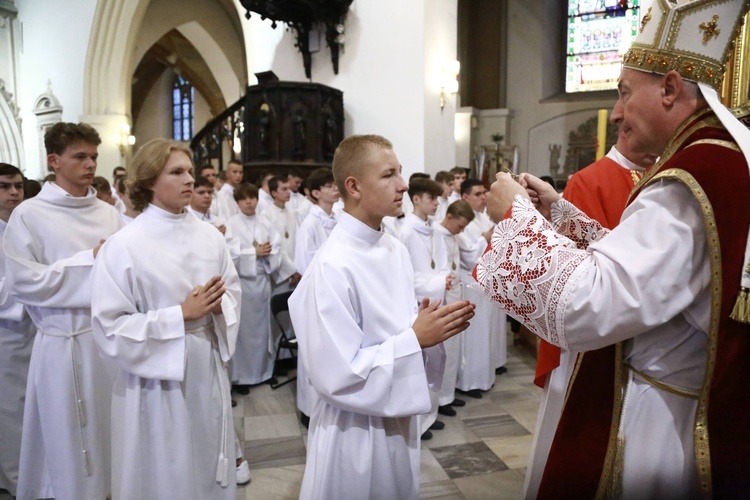 Wręczenie krzyży ceremoniarza