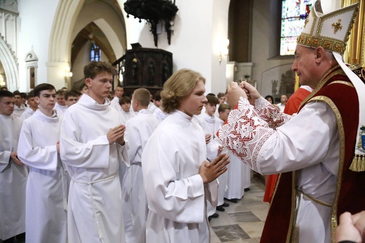 Wręczenie krzyży ceremoniarza