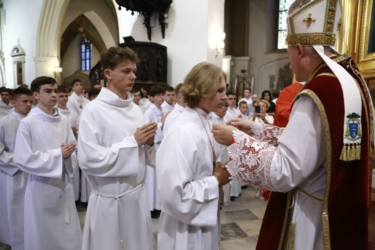 Wręczenie krzyży ceremoniarza