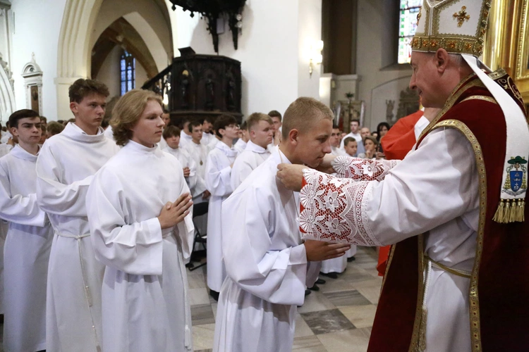 Wręczenie krzyży ceremoniarza