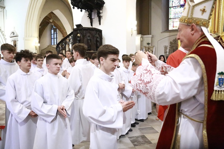 Wręczenie krzyży ceremoniarza