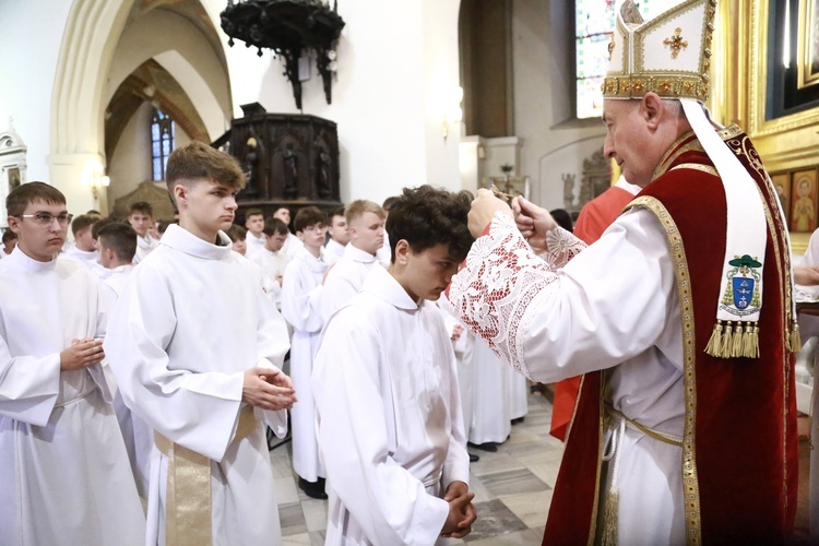 Wręczenie krzyży ceremoniarza