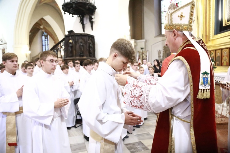 Wręczenie krzyży ceremoniarza