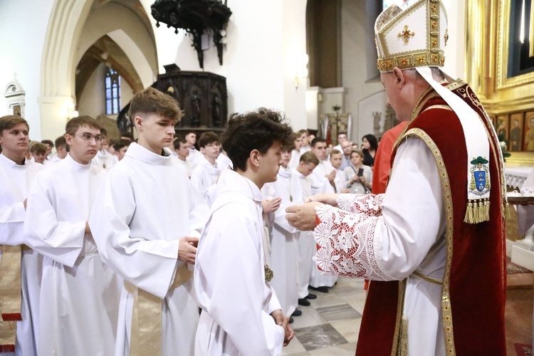 Wręczenie krzyży ceremoniarza