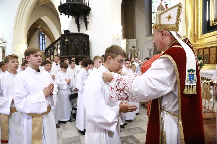 Wręczenie krzyży ceremoniarza