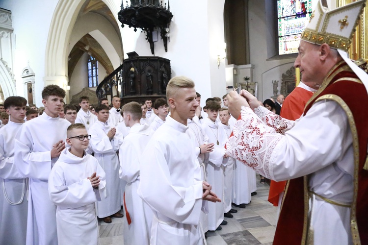 Wręczenie krzyży ceremoniarza