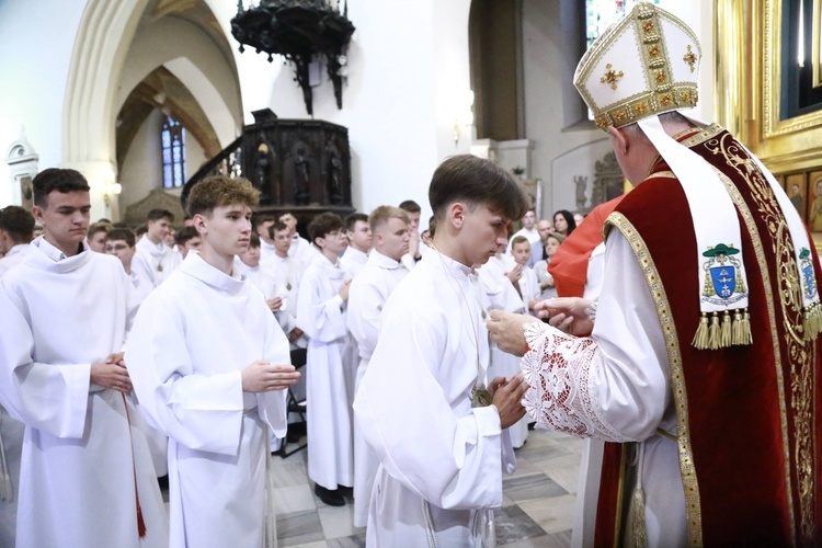 Wręczenie krzyży ceremoniarza