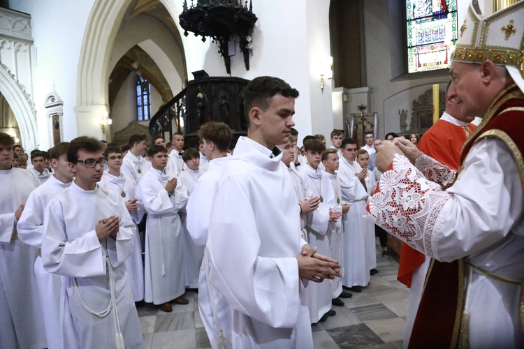 Wręczenie krzyży ceremoniarza