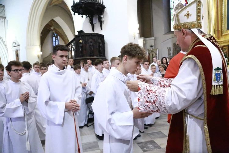 Wręczenie krzyży ceremoniarza