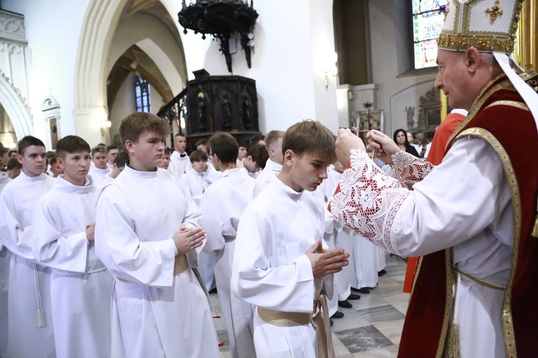 Wręczenie krzyży ceremoniarza