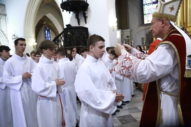 Wręczenie krzyży ceremoniarza