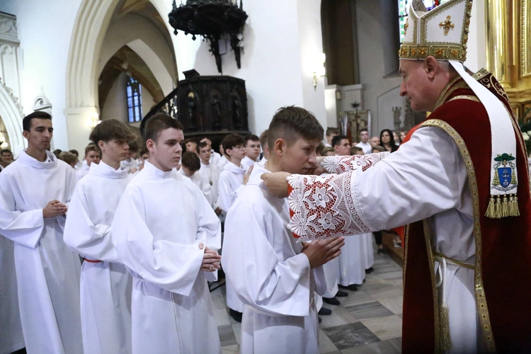 Wręczenie krzyży ceremoniarza