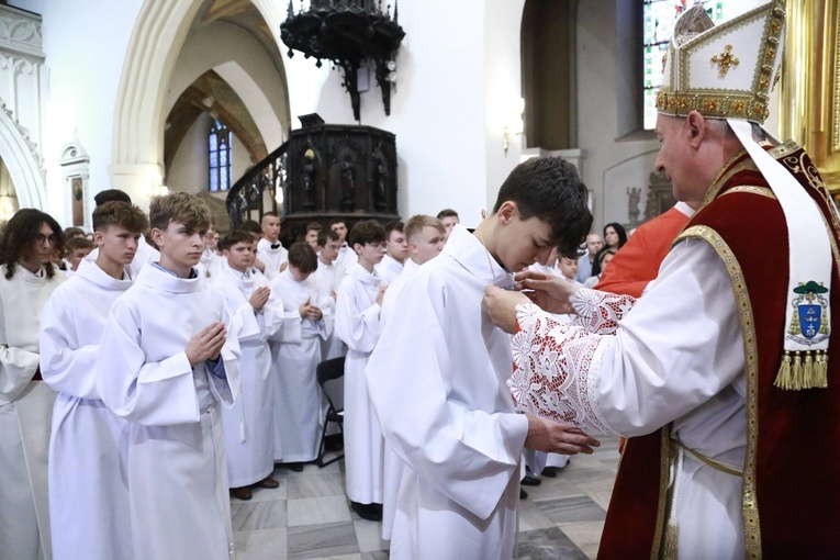 Wręczenie krzyży ceremoniarza