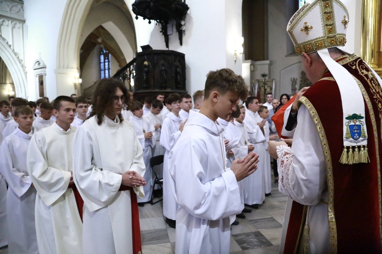 Wręczenie krzyży ceremoniarza