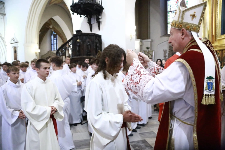 Wręczenie krzyży ceremoniarza