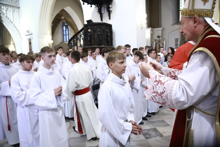 Wręczenie krzyży ceremoniarza