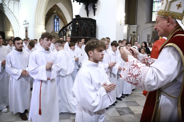 Wręczenie krzyży ceremoniarza