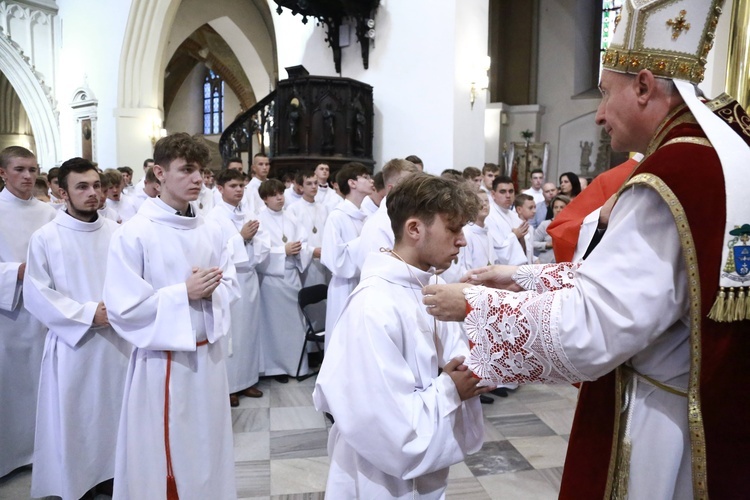 Wręczenie krzyży ceremoniarza