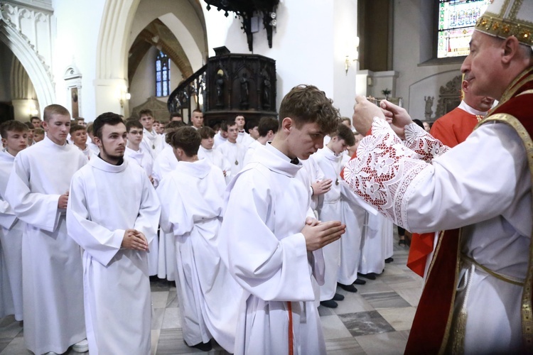 Wręczenie krzyży ceremoniarza