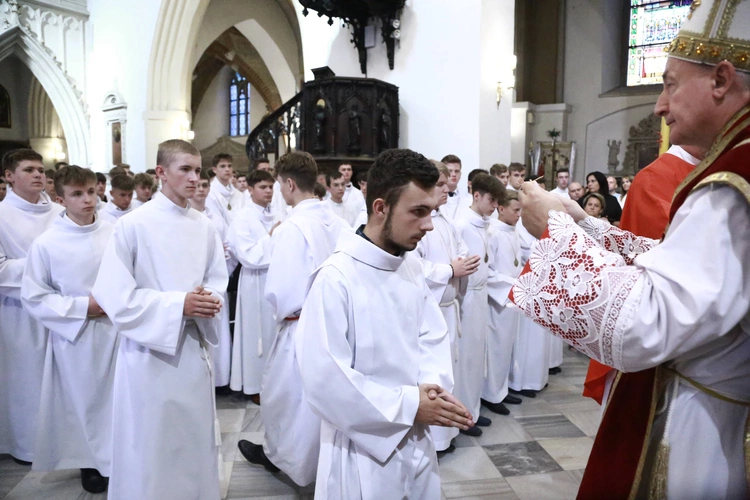 Wręczenie krzyży ceremoniarza