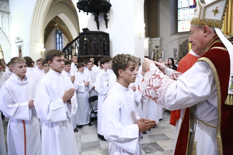 Wręczenie krzyży ceremoniarza