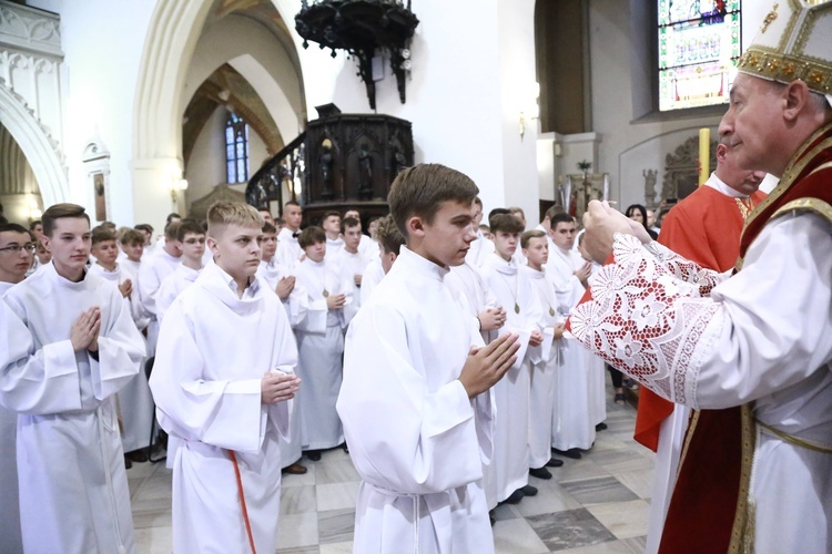 Wręczenie krzyży ceremoniarza
