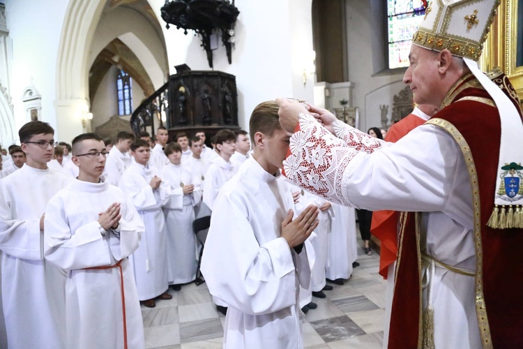 Wręczenie krzyży ceremoniarza