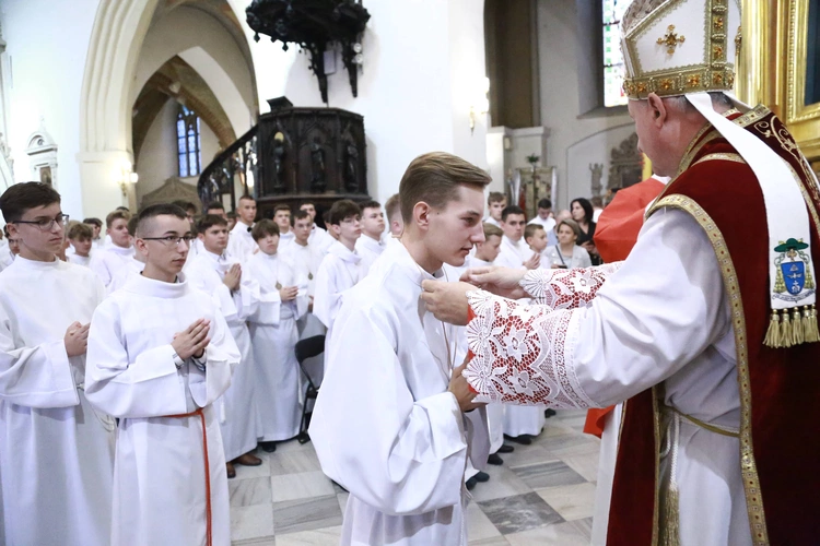 Wręczenie krzyży ceremoniarza